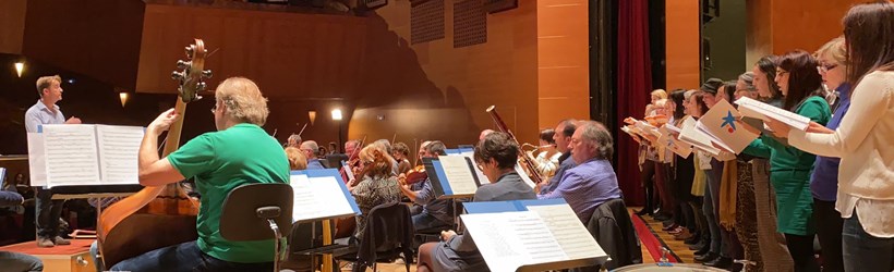 Eamonn Dougan conducting Bilbao Orkestra Sinfonikoa and Sociadad Coral de Bilbao